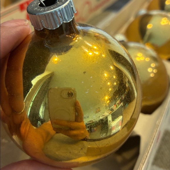 Vintage Shiny Brite Glass Christmas Ornaments – Gold Set of 5 with Original Box - Picture 4 of 6